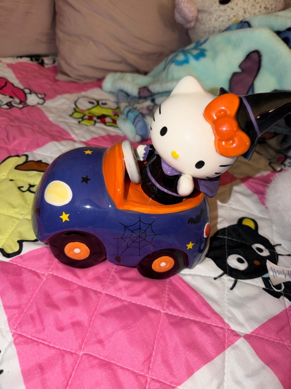 Hello Kitty Halloween ceramic - Cute Ride-On Figure